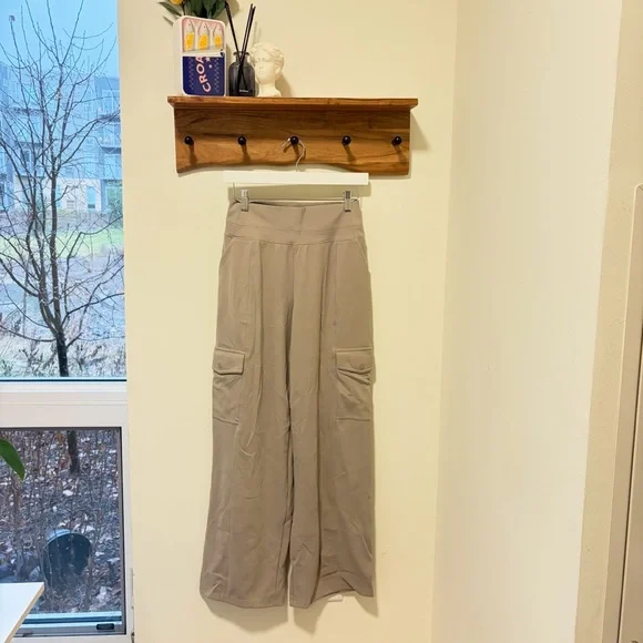 Athleta Venice High Rise Wide leg Cargo Pant XS Feather - Picture 2 of 8
